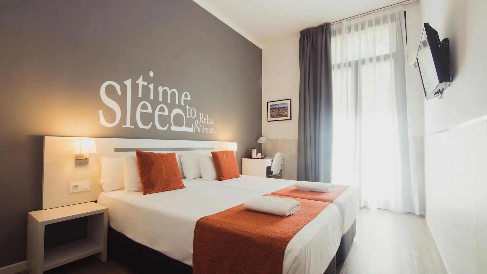 Hostal Live Барселона Испания