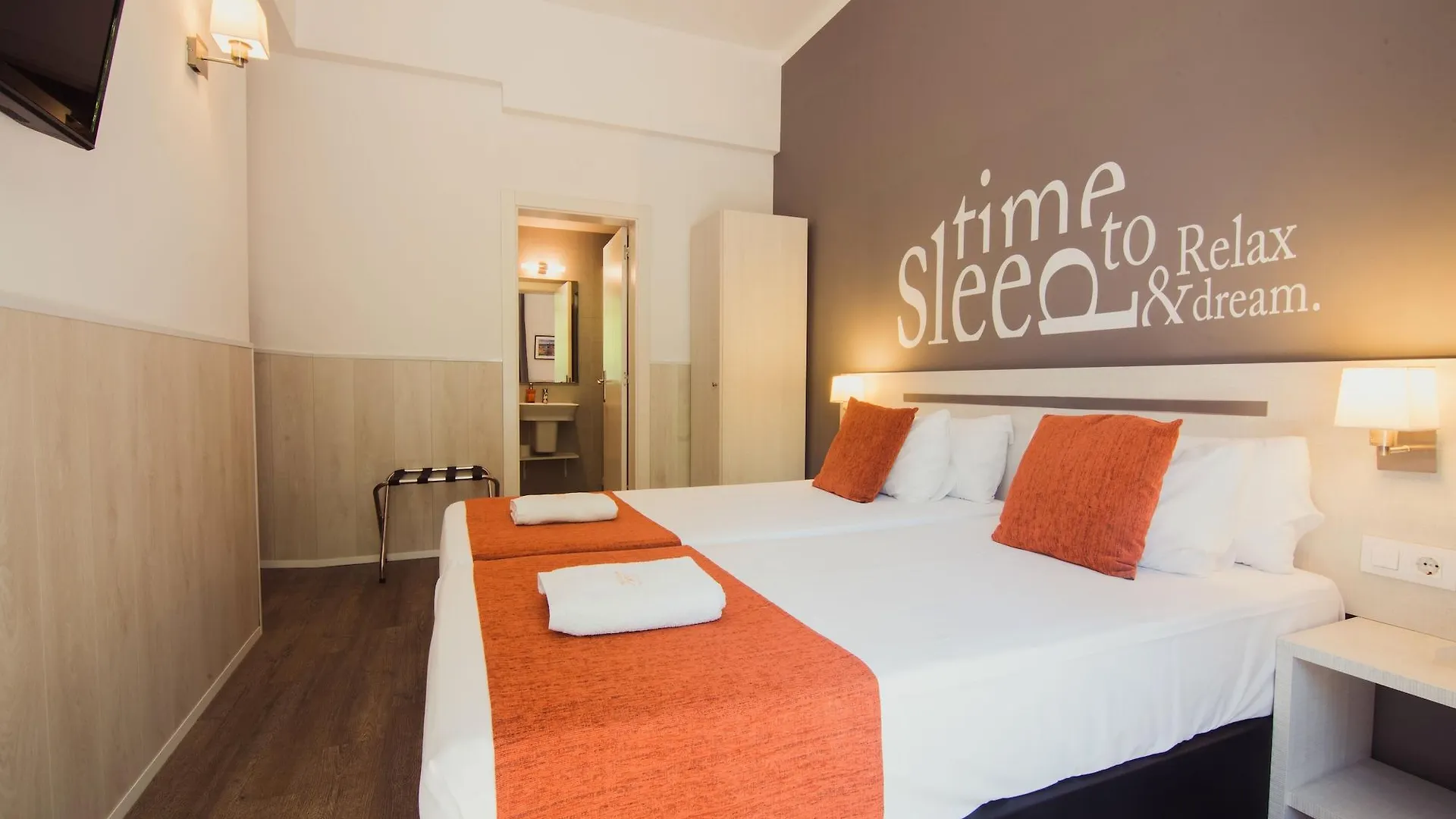 Hostal Live Барселона Гостевой дом