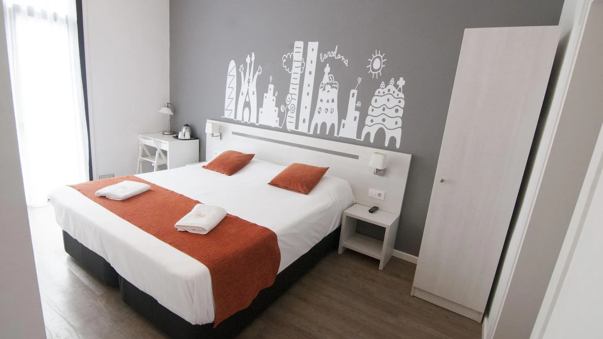 Hostal Live Барселона Гостевой дом