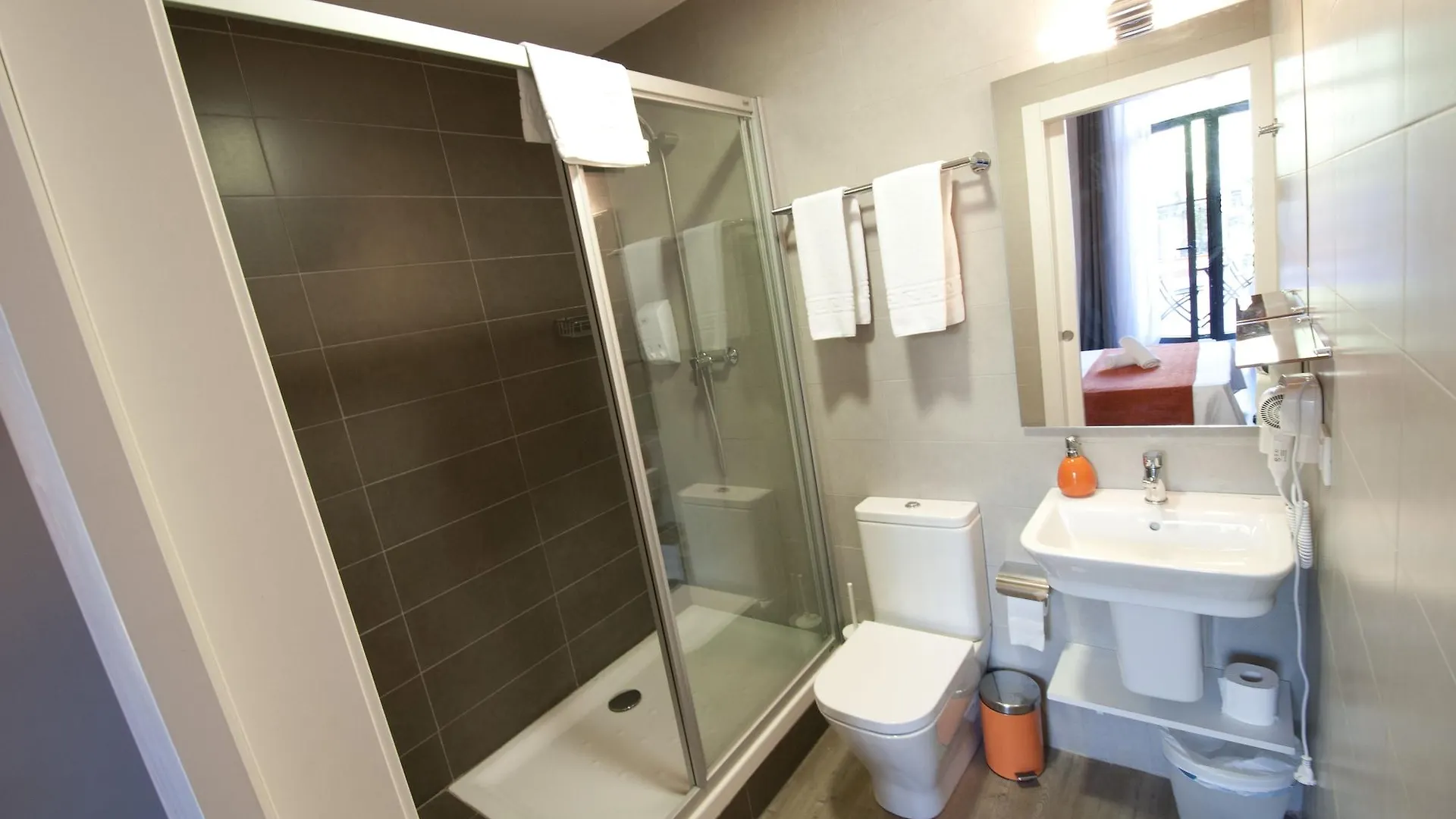 Hostal Live Барселона