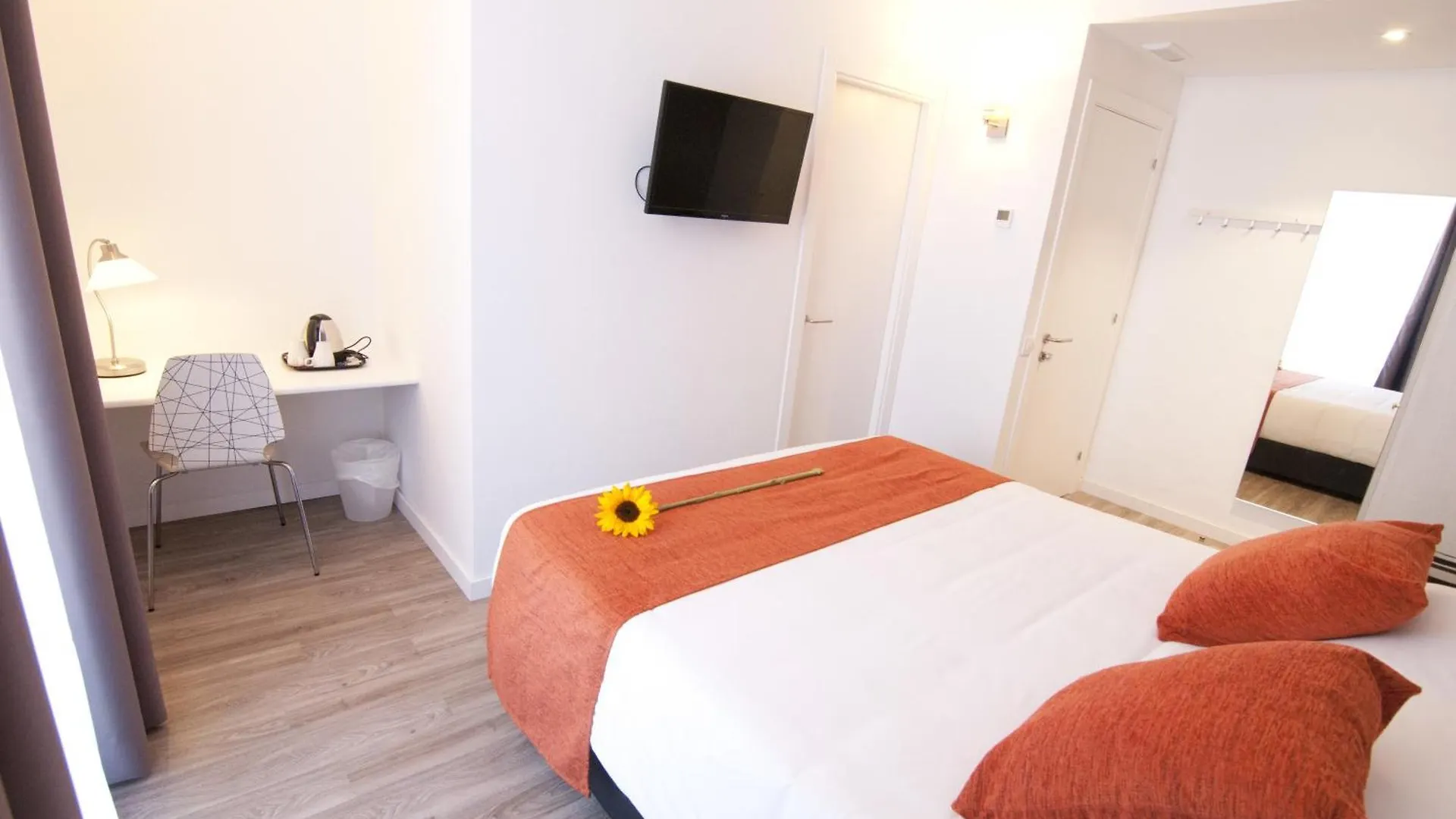 Hostal Live Барселона