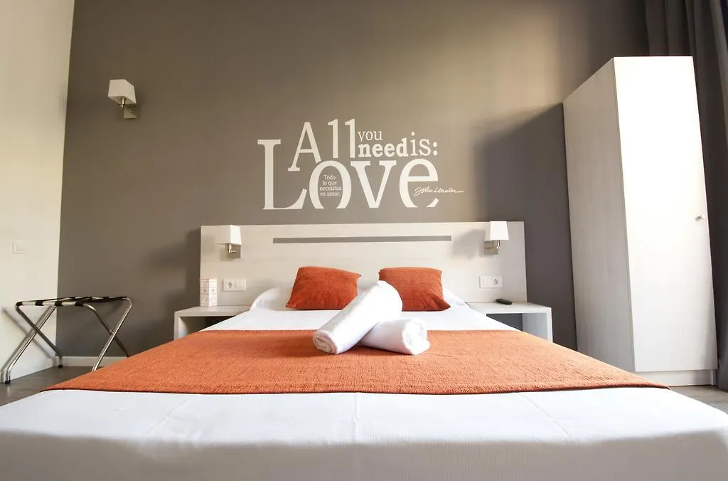 Гостевой дом Hostal Live Барселона